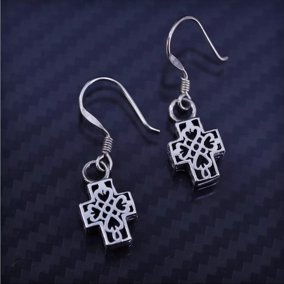 Silpada Vintage Rare HTF Sterling Silver Petite Filigree Cross on French Wires - Picture 13 of 13